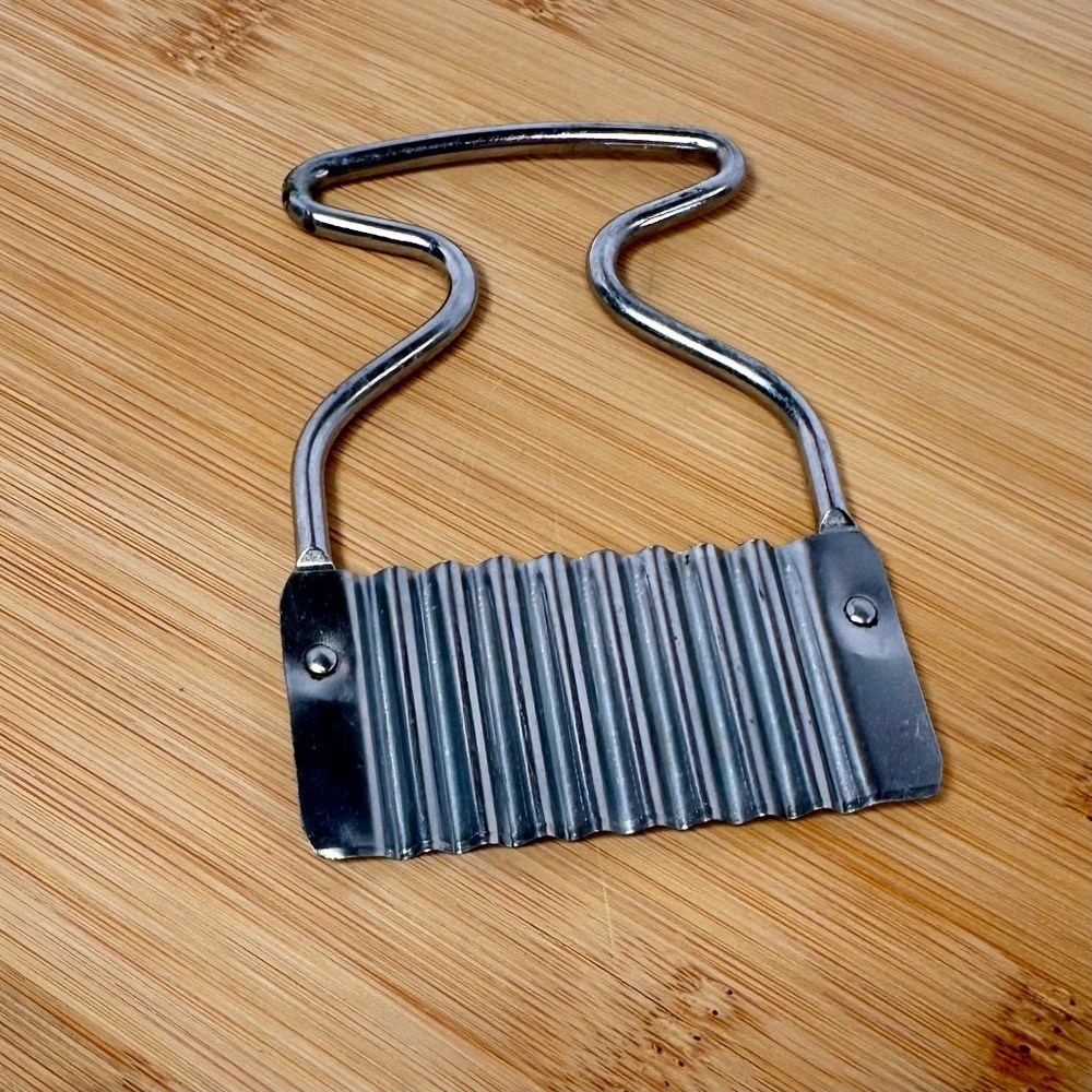 Vintage Crinkle Cutter Wavy Vegetable Slicer SS Kitchen Tool